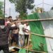 খুনের অভিযুক্ত স্বপন সূত্রধরের বাড়িতে গণরোষ, উত্তেজনা এলাকাজুড়ে।