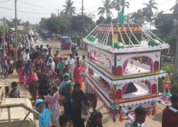 পবিত্র মহরম উপলক্ষে শোক, ত্যাগ ও সত্যের আদর্শকে স্মরণ করলেন ইসলাম ধর্মাবলম্বীরা। ইসলামী বর্ষপঞ্জির প্রথম মাস মহরম মানবতা, ন্যায় ও আত্মত্যাগের মহান শিক্ষাকে নতুন করে স্মরণ করিয়ে দেয়।