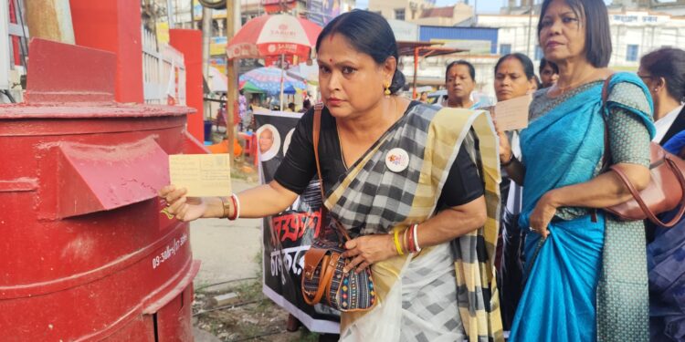নারী সংরক্ষণ আইন দ্রুত লোকসভায় কার্যকর করার দাবিতে প্রধানমন্ত্রীকে চিঠি পাঠাল মহিলা কংগ্রেস। নারীদের রাজনৈতিক প্রতিনিধিত্ব নিশ্চিত করতে অবিলম্বে আইনটি বাস্তবায়নের আহ্বান জানিয়ে দিল্লিতে স্মারকলিপি পাঠানো হয়েছে।