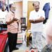 কুঞ্জবনের ‘আশ্রয়’-এ রাজ্যপালের সফর। আবাসিকদের সঙ্গে আন্তরিক আলাপচারিতা, খোঁজ নিলেন তাঁদের সার্বিক সুবিধা-অসুবিধার। প্রবীণদের পাশে থাকার বার্তায় উজ্জ্বল এই উদ্যোগ।