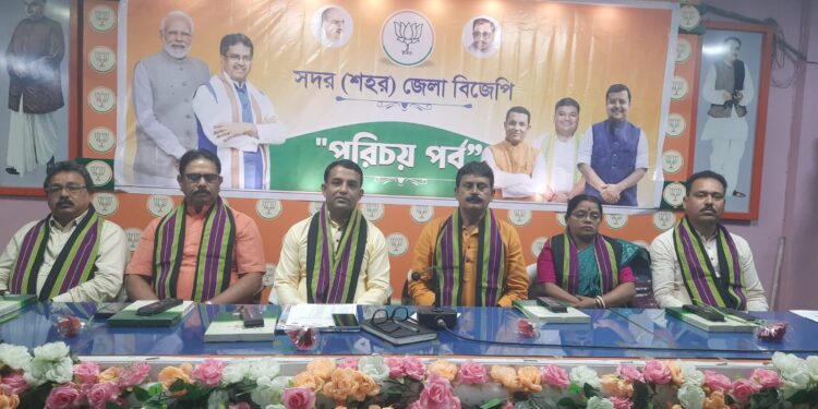নগর ভোটের আগে সাংগঠনিক শক্তি বাড়াতে বড় পদক্ষেপ বিজেপির। সদর শহর জেলা বিজেপির নতুন পূর্ণাঙ্গ কমিটি ঘোষণা, পুরভোটের প্রস্তুতিতে জোর সংগঠন মজবুত করার ওপর।