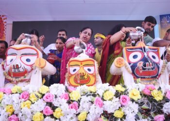ভক্তি, আস্থা ও ঐতিহ্যের আবহে আগরতলা জগন্নাথ জিউ মন্দিরে পালিত হল শ্রীশ্রী জগন্নাথ দেবের পবিত্র স্নানযাত্রা উৎসব। ধর্মীয় আচার-অনুষ্ঠানে অংশ নেন অসংখ্য ভক্ত-অনুরাগী।