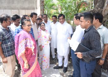 রাজধানীর পোস্ট অফিস চৌমুহনী থেকে নেতাজী চৌমুহনী পর্যন্ত বিভিন্ন এলাকার পরিকাঠামো ও নাগরিক পরিষেবার পরিস্থিতি সরেজমিনে পরিদর্শন করলেন আগরতলা পুর নিগমের মেয়র দীপক মজুমদার। তাঁর সঙ্গে ছিলেন মেয়র-ইন-কাউন্সিলর রত্না দত্তসহ পুর নিগমের অন্যান্য প্রতিনিধিরা।