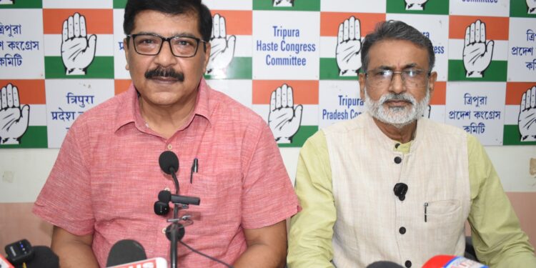 সাংবাদিকদের মুখোমুখি বিধায়ক সুদীপ রায় বর্মণ ও প্রদেশ কংগ্রেস সভাপতি আশিষ কুমার সাহা।