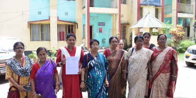 নন্দননগরের নাবালিকা নির্যাতনের ঘটনায় দোষীদের কঠোর শাস্তির দাবিতে পূর্ব মহিলা থানায় ডেপুটেশন দিল সারা ভারত গণতান্ত্রিক নারী সমিতি।