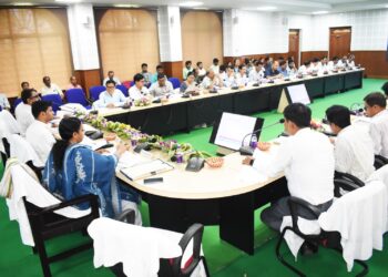 তপশীলি জাতি কল্যাণ দপ্তরের পর্যালোচনা বৈঠকে মন্ত্রী সুধাংশু দাস, উন্নয়নমূলক প্রকল্প ও স্কলারশিপ কর্মসূচির দ্রুত বাস্তবায়নের ওপর জোর।