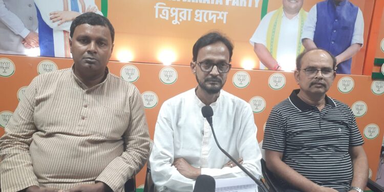 প্রাইভেট প্র্যাকটিস ইস্যুতে রাজ্য সরকারের সিদ্ধান্তকে ঘিরে বিজেপির স্পষ্ট বার্তা।