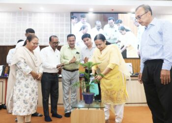 প্রাণিসম্পদের স্বাস্থ্য সুরক্ষা ও রোগ প্রতিরোধে আধুনিক প্রযুক্তির ব্যবহারে গুরুত্ব দিয়ে আগরতলার প্রজ্ঞা ভবনে অনুষ্ঠিত হল রাজ্যস্তরের সেমিনার। বিভিন্ন রাজ্যের বিশেষজ্ঞ, পশুচিকিৎসক ও আধিকারিকদের উপস্থিতিতে রোগ নজরদারি, নিয়ন্ত্রণ এবং জনস্বাস্থ্য সুরক্ষায় সমন্বিত উদ্যোগের ওপর জোর দেওয়া হয়।