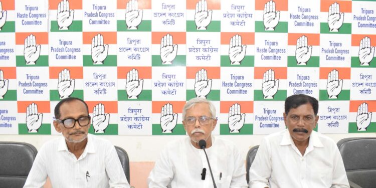 স্মার্ট মিটার থেকে আইন-শৃঙ্খলা, বিদ্যুৎ পরিষেবা ও স্বাস্থ্য ব্যবস্থা— একাধিক ইস্যুতে রাজ্য সরকারের বিরুদ্ধে সরব প্রদেশ কংগ্রেস। আগরতলায় সাংবাদিক সম্মেলনে বিভিন্ন দাবি-দাওয়া ও অভিযোগ তুলে ধরেন দলের মুখপাত্র প্রবীর চক্রবর্তী। তবে এসব অভিযোগের বিষয়ে রাজ্য সরকার বা সংশ্লিষ্ট দপ্তরের তাৎক্ষণিক কোনো প্রতিক্রিয়া পাওয়া যায়নি।