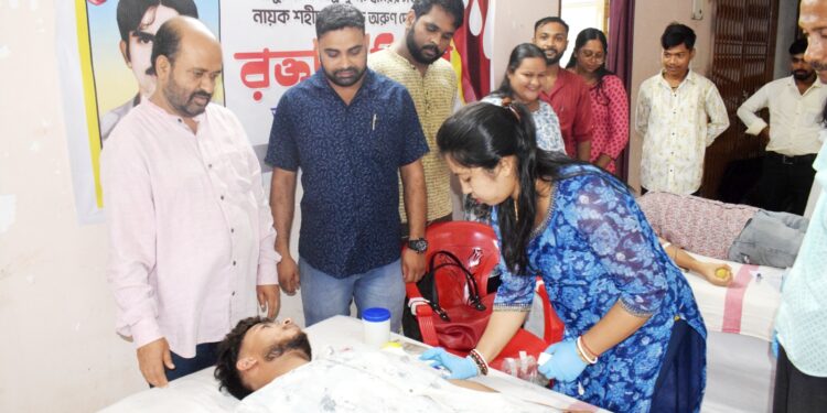 রক্তদানেই মানবসেবা— মেলারমাঠ ছাত্র যুব ভবনে এসএফআইয়ের উদ্যোগে রক্তদান শিবির।