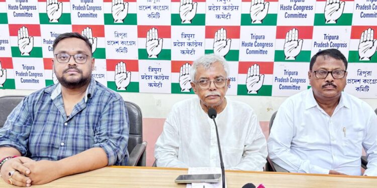 বিজনেস কনক্লেভ নিয়ে কংগ্রেসের তোপ, বেকারদের সঙ্গে প্রতারণার অভিযোগ।
