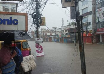 একটানা বৃষ্টিতে জলাবদ্ধ আগরতলা, চরম ভোগান্তিতে সাধারণ মানুষ।