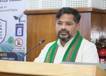 মোটরযান আইন ও সড়ক নিরাপত্তা নিয়ে কর্মকর্তাদের দক্ষতা বাড়াতে প্রজ্ঞাভবনে দু’দিনব্যাপী কর্মশালার সূচনা।