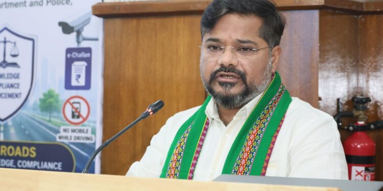 মোটরযান আইন ও সড়ক নিরাপত্তা নিয়ে কর্মকর্তাদের দক্ষতা বাড়াতে প্রজ্ঞাভবনে দু’দিনব্যাপী কর্মশালার সূচনা।