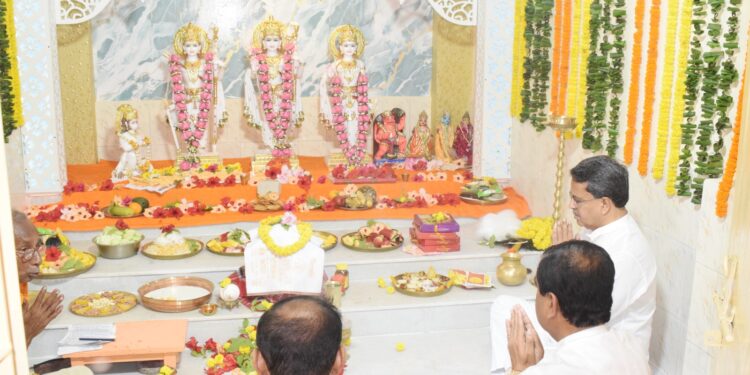 রথযাত্রার পুণ্য তিথিতে আগরতলায় নবনির্মিত শ্রীনৃসিংহ দেবতা ও শ্রীশ্রী রাম-জানকী মন্দিরের উদ্বোধন করলেন মুখ্যমন্ত্রী ডাঃ মানিক সাহা।