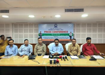 ১ আগস্ট থেকে শুরু জাতীয় জনগণনা-২০২৭। ৩১ আগস্ট পর্যন্ত চলবে তথ্য সংগ্রহ। বাড়ি বাড়ি গিয়ে নাগরিকদের তথ্য নেবেন অনুমোদিত গণনাকারীরা। প্রথমবারের মতো যুক্ত হচ্ছে অনলাইন জনগণনা ব্যবস্থাও।