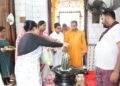 শ্রাবণের প্রথম সোমবারে শিব আরাধনায় মগ্ন ভক্তরা। আগরতলার বিভিন্ন শিবমন্দিরে জলাভিষেক ও পূজাকে কেন্দ্র করে ভোর থেকেই ভক্তদের ঢল।