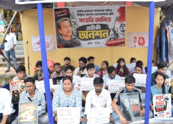 ধর্মেন্দ্র প্রধানের পদত্যাগের দাবিতে সোনম ওয়াংচুকের আন্দোলনের প্রতি সংহতি জানিয়ে প্রতীকী অনশন কর্মসূচি পালন করল এসএফআই-টিএসইউ।