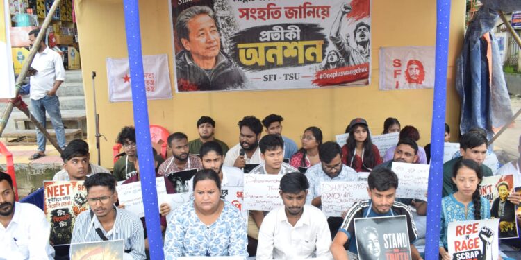 ধর্মেন্দ্র প্রধানের পদত্যাগের দাবিতে সোনম ওয়াংচুকের আন্দোলনের প্রতি সংহতি জানিয়ে প্রতীকী অনশন কর্মসূচি পালন করল এসএফআই-টিএসইউ।