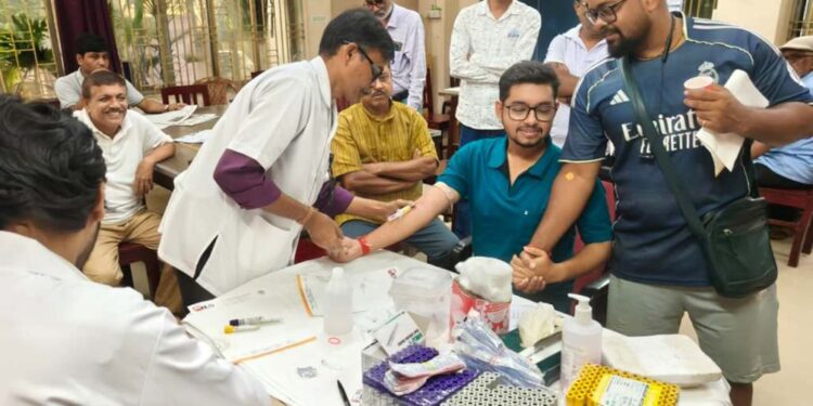 স্বাস্থ্য সচেতনতার বার্তা ছড়িয়ে দিতে আগরতলা প্রেস ক্লাব ও আইএলএস হাসপাতালের উদ্যোগে আয়োজিত হলো স্বাস্থ্য শিবির।