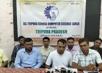 অসম ও পশ্চিমবঙ্গের কম্পিউটার শিক্ষকদের বেতন কাঠামোর সঙ্গে সামঞ্জস্য রেখে ত্রিপুরার কম্পিউটার শিক্ষকদের বেতন বৃদ্ধি ও সমমানের পরিষেবা সুবিধা চালুর দাবিতে সোচ্চার অল ত্রিপুরা স্কুল কম্পিউটার এডুকেশন অ্যাসোসিয়েশন। সংগঠনের বক্তব্য, শিক্ষকদের ন্যায্য প্রাপ্য নিশ্চিত করতে সরকারকে দ্রুত উদ্যোগ নিতে হবে।