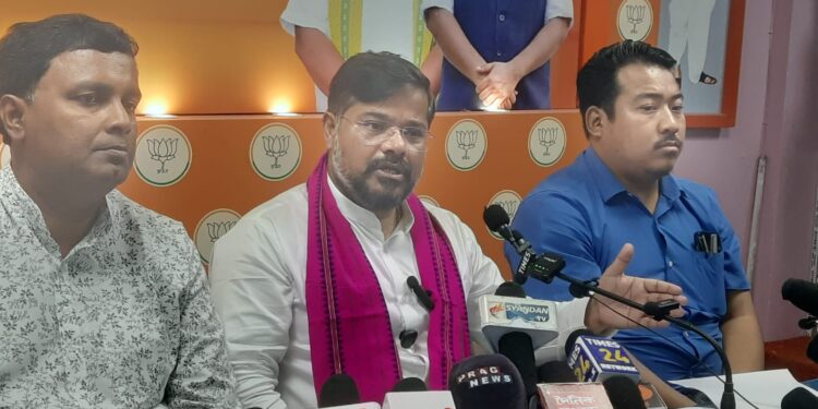 রাহুল গান্ধীকে তীব্র কটাক্ষ সুশান্ত চৌধুরীর। নেট ইস্যু নিয়ে বিস্ফোরক মন্তব্যে সরগরম রাজনৈতিক মহল।