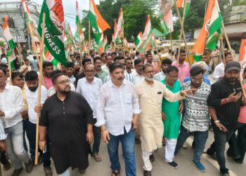 ডিজিপির মৃত্যুকে কেন্দ্র করে মুখ্যমন্ত্রীর বাসভবনের সামনে কংগ্রেসের বিক্ষোভ ও ঘেরাও কর্মসূচি।