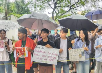 কেন্দ্রীয় শিক্ষামন্ত্রী ধর্মেন্দ্র প্রধানের পদত্যাগের দাবিতে চতুর্থ দিনের আন্দোলনে সরব যুবরা। আগরতলার সার্কিট হাউস এলাকায় বিক্ষোভে উত্তাল প্রতিবাদ।