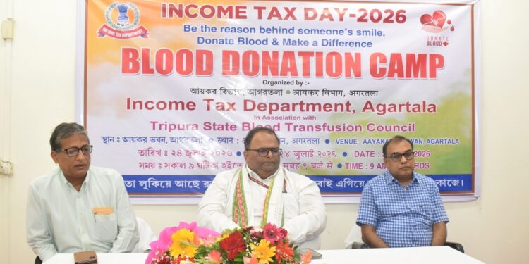 আয়কর দিবস-২০২৬ উপলক্ষে সামাজিক দায়বদ্ধতার বার্তা তুলে ধরতে আগরতলার আয়কর ভবনে অনুষ্ঠিত হলো স্বাস্থ্য শিবির ও স্বেচ্ছায় রক্তদান কর্মসূচি। ত্রিপুরা রাজ্য রক্ত সঞ্চালন পরিষদের সহযোগিতায় আয়কর বিভাগের আধিকারিক ও কর্মীরা এই মানবিক উদ্যোগে অংশ নেন।