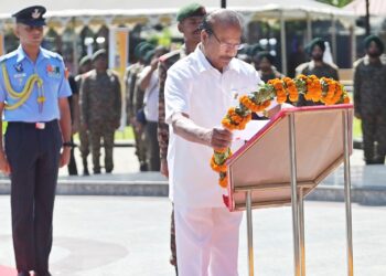 কার্গিল বিজয় দিবসে জাতি স্মরণ করছে সেই সব বীর সেনানীদের, যাঁদের অদম্য সাহস, আত্মত্যাগ ও দেশপ্রেমে রচিত হয়েছিল ভারতের গৌরবময় বিজয়গাথা। শহিদদের প্রতি রইল বিনম্র শ্রদ্ধাঞ্জলি, আর দেশের সাহসী জওয়ানদের প্রতি অকুণ্ঠ সম্মান। জয় হিন্দ।