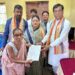 প্রধানমন্ত্রী নরেন্দ্র মোদির ‘মন কি বাত’ অনুষ্ঠানের সম্প্রচার উপলক্ষে আগরতলা বিধানসভা কেন্দ্রের ৮ নম্বর ওয়ার্ডের ৫১ নম্বর বুথে আয়োজিত কর্মসূচিতে যোগ দেন আগরতলা পুর নিগমের মেয়র দীপক মজুমদার। তাঁর সঙ্গে উপস্থিত ছিলেন ওয়ার্ডের কর্পোরেটর শম্পা সেন সরকারসহ বিজেপির দলীয় কর্মী ও সমর্থকরা।