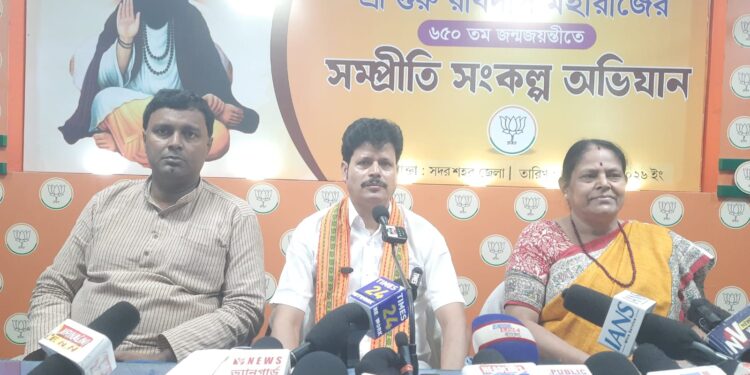 সন্ত শিরোমণি গুরু রবিদাস মহারাজের ৬৫০তম জন্মজয়ন্তী উপলক্ষে ‘সম্প্রীতি সংকল্প অভিযান’-এর বার্তা পৌঁছে দিতে আজ রাজ্য বিজেপি কার্যালয়ে অনুষ্ঠিত হলো এক সাংবাদিক সম্মেলন।