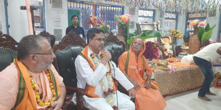গুরু পূর্ণিমা উপলক্ষে জগন্নাথ বাড়িতে বিজেপি বড়দোয়ালী মণ্ডলের বিশেষ আয়োজন। মুখ্যমন্ত্রী ডা. মানিক সাহার উপস্থিতিতে বৈষ্ণব সমাজের প্রবীণদের সংবর্ধনা ও সম্মাননা জ্ঞাপনের মধ্য দিয়ে পালিত হলো দিনটি।