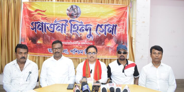 সনাতন হিন্দু সেনার দ্বিতীয় প্রতিষ্ঠাবার্ষিকীকে ঘিরে নানা ধর্মীয় ও সামাজিক কর্মসূচির ঘোষণা। আগরতলা প্রেস ক্লাবে সাংবাদিক সম্মেলনে সংগঠনের সভাপতি তপস মজুমদার জানান, আগামী ২ আগস্ট দিনব্যাপী নানা আয়োজনের মধ্য দিয়ে প্রতিষ্ঠাবার্ষিকী উদযাপন করা হবে।