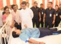 মানবতার সেবায় রক্তদান—এই বার্তা ছড়িয়ে দিতে আগরতলা মেলা মায়ের উদ্যোগে অনুষ্ঠিত হলো স্বেচ্ছায় রক্তদান শিবির। সমাজের বিভিন্ন স্তরের মানুষ স্বতঃস্ফূর্তভাবে রক্তদান করে এই মহতী উদ্যোগে সামিল হন। অনুষ্ঠানের উদ্বোধন করেন মুখ্যমন্ত্রী অধ্যাপক (ডা.) মানিক সাহা। রক্তদানই পারে একাধিক জীবন বাঁচাতে—এই সচেতনতার বার্তাই উঠে আসে গোটা অনুষ্ঠানে।
