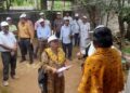 জনগণনা ২০২৭-এর আনুষ্ঠানিক সূচনার মধ্য দিয়ে আজ রাজ্যজুড়ে শুরু হলো বাড়ি বাড়ি তথ্য সংগ্রহের কাজ। জনগণনা অধিকর্তা রতন বিশ্বাস গণনাকারী দলকে সঙ্গে নিয়ে আগরতলার রাজনগর এলাকায় কর্মসূচির উদ্বোধন করেন। তিনি জানান, উৎসবের আবহে রাজ্যের বিভিন্ন প্রান্তে জনগণনার কাজ এগিয়ে চলছে এবং নির্ভুল তথ্য সংগ্রহে সাধারণ মানুষের সক্রিয় সহযোগিতা অত্যন্ত গুরুত্বপূর্ণ।