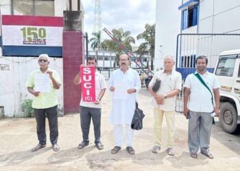 এজিএমসি ছাত্রী হোস্টেলের সাম্প্রতিক ঘটনায় উদ্বেগ প্রকাশ করে দোষীদের বিরুদ্ধে দৃষ্টান্তমূলক শাস্তির দাবি জানিয়েছে SUCI(C)। একই সঙ্গে রাজ্যের সব ছাত্রী আবাসিক হোস্টেলে কড়া নিরাপত্তা ব্যবস্থা, কার্যকর নজরদারি এবং শিক্ষার্থীদের নিরাপদ পরিবেশ নিশ্চিত করার আহ্বান জানিয়েছে সংগঠনটি।