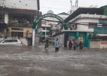 রাজধানী আগরতলায় বৃষ্টির পর ফের প্রকাশ্যে নিকাশি ব্যবস্থার বেহাল চিত্র, জলাবদ্ধতায় বিপাকে নাগরিকরা।