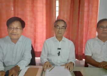 এডিসি প্রশাসনের সাম্প্রতিক নিয়োগ প্রক্রিয়ায় অনিয়মের অভিযোগ তুলে সরব হয়েছে ত্রিপুরা ল্যান্ড স্টেট পার্টি। আগরতলায় সাংবাদিক সম্মেলনে দলের সভাপতি শ্রীদাম দেববর্মা, সহ-সভাপতি দীনেশ দেববর্মা ও সম্পাদক চন্দন ত্রিপুরা দাবি করেন, নিয়োগে বিজনেস কন্ডাক্ট রুলস, ১৯৮৫ লঙ্ঘন করা হয়েছে। ঘটনার নিরপেক্ষ ও পূর্ণাঙ্গ তদন্তের দাবিও জানিয়েছে দল।