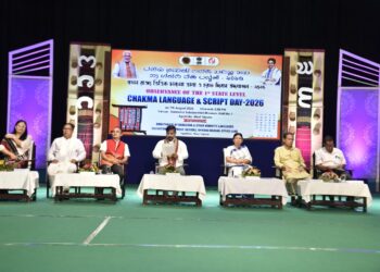 আগরতলায় প্রথমবারের মতো রাজ্যভিত্তিক ‘চাকমা ভাষা ও লিপি দিবস-২০২৬’ উদযাপন। রবীন্দ্র শতবার্ষিকী ভবনে আয়োজিত এই অনুষ্ঠানের মধ্য দিয়ে ত্রিপুরার ভাষাগত ও সাংস্কৃতিক বৈচিত্র্যকে আরও সমৃদ্ধ করার বার্তা উঠে আসে। অনুষ্ঠানে উপস্থিত ছিলেন মন্ত্রী সুশান্ত চৌধুরী, মন্ত্রী সান্তনা চাকমা, বিধায়ক শম্ভুলাল চাকমা সহ বিশিষ্টজনেরা।