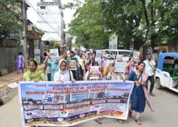 চাকরির দাবিতে আগরতলা টাউন হলের কাছে TET উত্তীর্ণদের বিক্ষোভ। এক বছরেরও বেশি সময় পেরিয়ে গেলেও নিয়োগ না হওয়ায় দ্রুত চাকরির দাবিতে সরব পরীক্ষার্থীরা।
