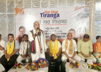 স্বাধীনতা দিবসকে সামনে রেখে দেশজুড়ে চলছে ‘হর ঘর তিরঙ্গা’ কর্মসূচি। প্রধানমন্ত্রীর আহ্বানে প্রতিটি ঘরে জাতীয় পতাকা উত্তোলনের বার্তা ছড়িয়ে পড়ছে।