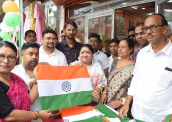 ‘হর ঘর তিরঙ্গা’ কর্মসূচিকে সামনে রেখে বড়দোয়ালি মণ্ডলের উদ্যোগে রাজধানীর বড়দোয়ালি এলাকায় সাধারণ মানুষের হাতে জাতীয় পতাকা তুলে দেওয়া হয়। প্রতিটি বাড়িতে তিরঙ্গা উত্তোলনের বার্তা দেওয়া হয়।