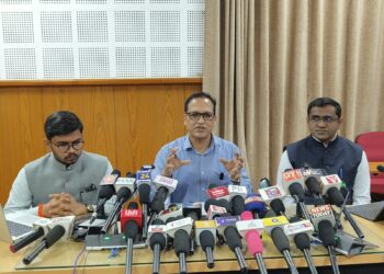 শহরের ফ্লাড ম্যানেজমেন্ট ও স্মার্টসিটি প্রকল্পের রাস্তার কাজ নিয়ে সাংবাদিক সম্মেলন। বিভিন্ন উন্নয়নমূলক কাজ ও বর্তমান পরিস্থিতি নিয়ে বিস্তারিত আলোচনা।