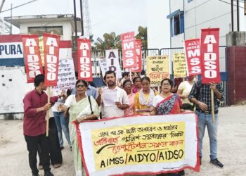 ছাত্রীদের নিরাপত্তা নিশ্চিত করা সহ চার দফা দাবিতে পশ্চিম ত্রিপুরা পুলিশ সুপারের কাছে ডেপুটেশন AIDSO, AIDYO ও AIMSS-এর।