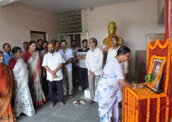 ফিদেল কাস্ত্রোর জন্মশতবর্ষে শ্রদ্ধাঞ্জলি, সিপিআই(এম) ত্রিপুরা রাজ্য কমিটির উদ্যোগে রাজ্য কার্যালয়ে বিশেষ অনুষ্ঠানের আয়োজন।