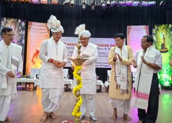 ত্রিপুরার ঐতিহ্যই তার বৈচিত্র্যময় সংস্কৃতি। ভাষা ও সংস্কৃতির মেলবন্ধনে গড়ে ওঠা এই সম্প্রীতির ধারাকে অক্ষুণ্ণ রাখার আহ্বান জানালেন মন্ত্রী প্রণজিৎ সিংহ রায়। রাজধানীর শ্যামাপ্রসাদ টাউন হলে রাজ্যভিত্তিক মণিপুরী ভাষা দিবস উদযাপন অনুষ্ঠানে বক্তব্য রাখতে গিয়ে তিনি ত্রিপুরার কৃষ্টি ও সাংস্কৃতিক ঐতিহ্যের কথা তুলে ধরেন।