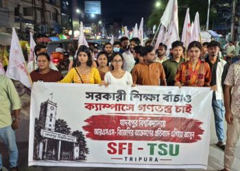 যাদবপুর বিশ্ববিদ্যালয়ে হামলার ঘটনার প্রতিবাদে সরব SFIA। ঘটনার প্রতিবাদ জানিয়ে আগরতলায় সংগঠনের উদ্যোগে আয়োজিত হয় বিক্ষোভ মিছিল।