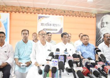 সারাবছর সাধারণ মানুষের পাশে থেকে কাজ করার আহ্বান মেয়র দীপক মজুমদারের। ২০২৬ সালের শারদ সম্মানকে ঘিরে আগরতলা পুর নিগমের ৩৯ নম্বর ওয়ার্ডে আয়োজিত সাংবাদিক সম্মেলনে উঠে আসে একাধিক বিষয়।
