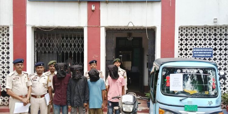 কৃষ্ণনগর থেকে চুরি যাওয়া ইলেকট্রিক অটো উদ্ধার, সঙ্গে মিলল চুরি হওয়া বাইক; পুলিশের জালে চোর চক্রের ৪ সদস্য।